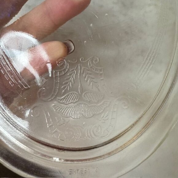 Vintage Anchor Hocking Fire-King White Milk Glass Oval Casserole Dish With Gold - Picture 7 of 9